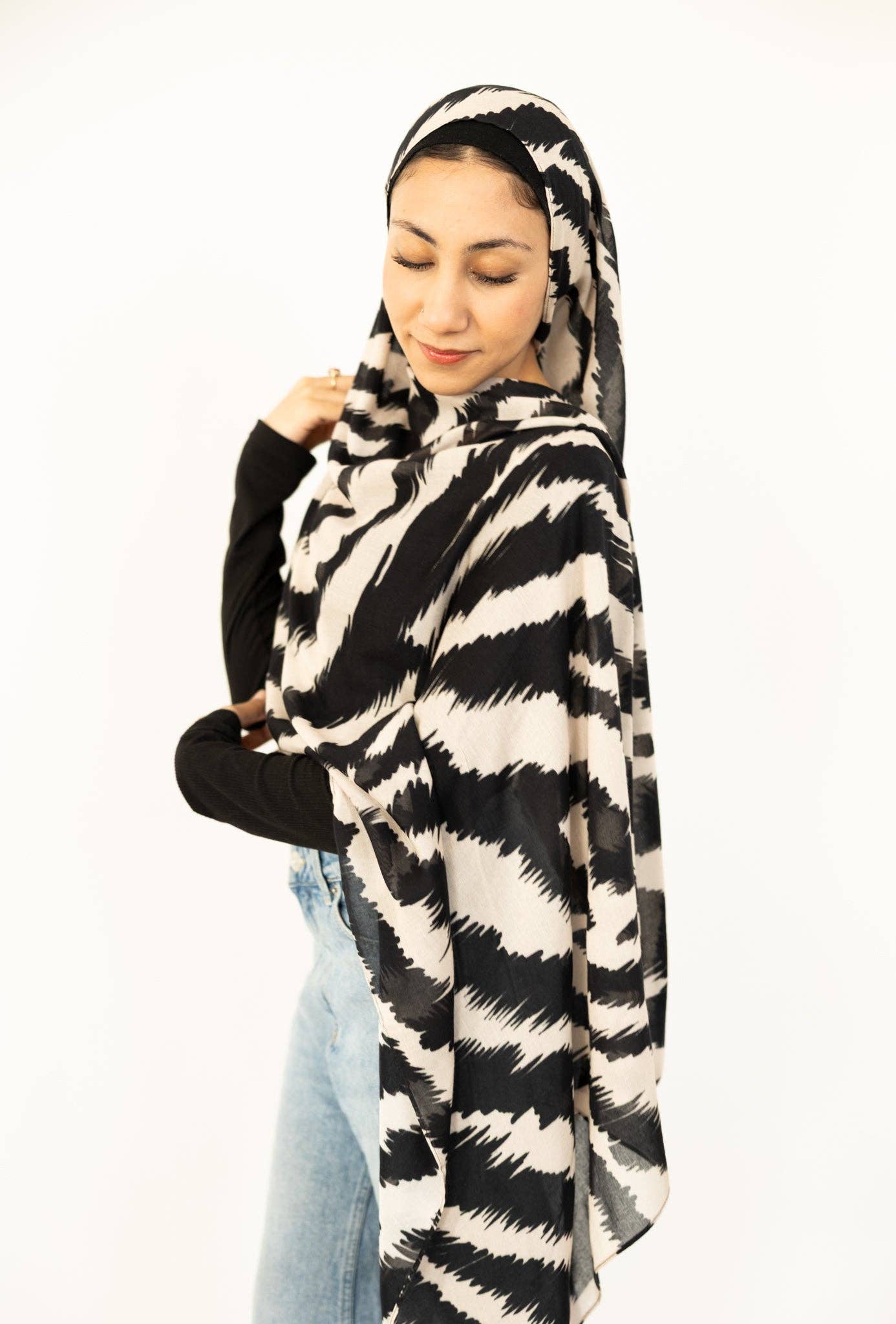 Bella Hijabs - Wholesale Hijab - Dames - Modale Hijab - Maanverlichte Zebra4