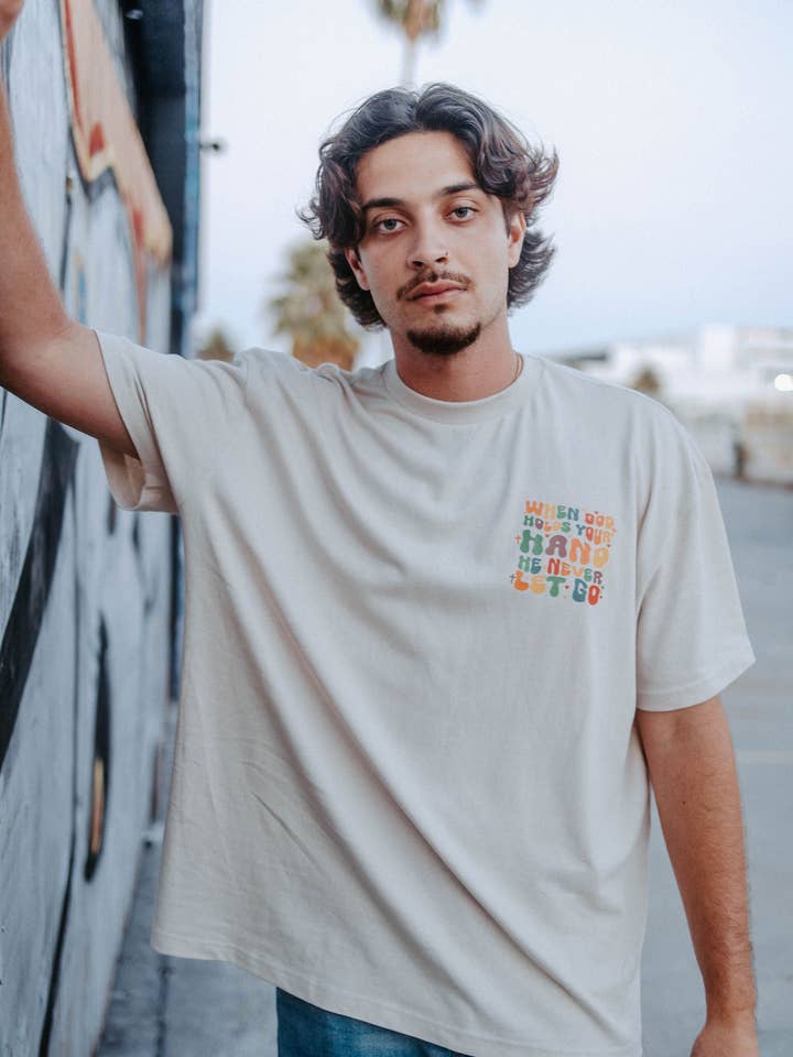 TEE MAIN DE DIEU EN BEIGE pour la vente par The Good News Apparel