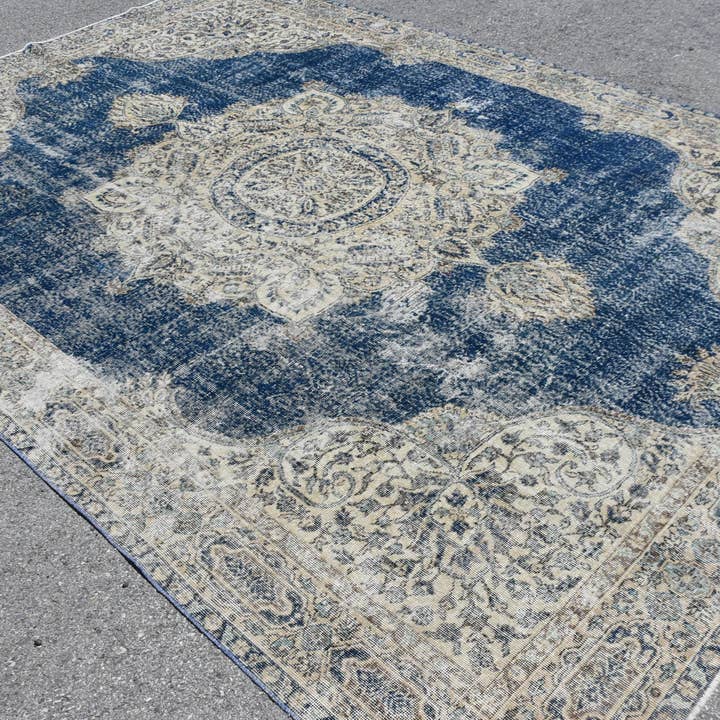 7,8 x 11,2 ft oversized vintage vloerkleed, Turks vloerkleed, blauw-wit met stippen, wol voor wholesale door Vintage Rugs Loom