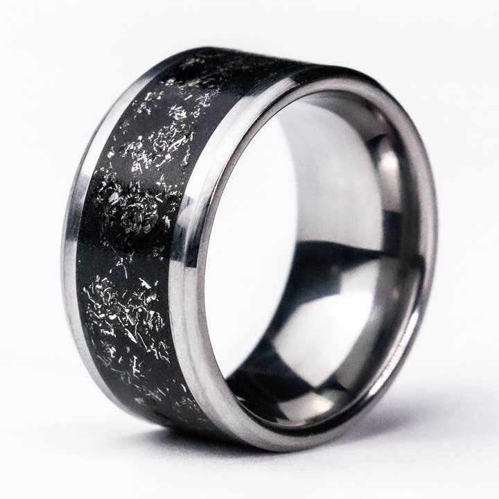 A Fera Cometa - Anel de Tungsténio de 10 ou 12mm por atacado de Natural Evolution Design