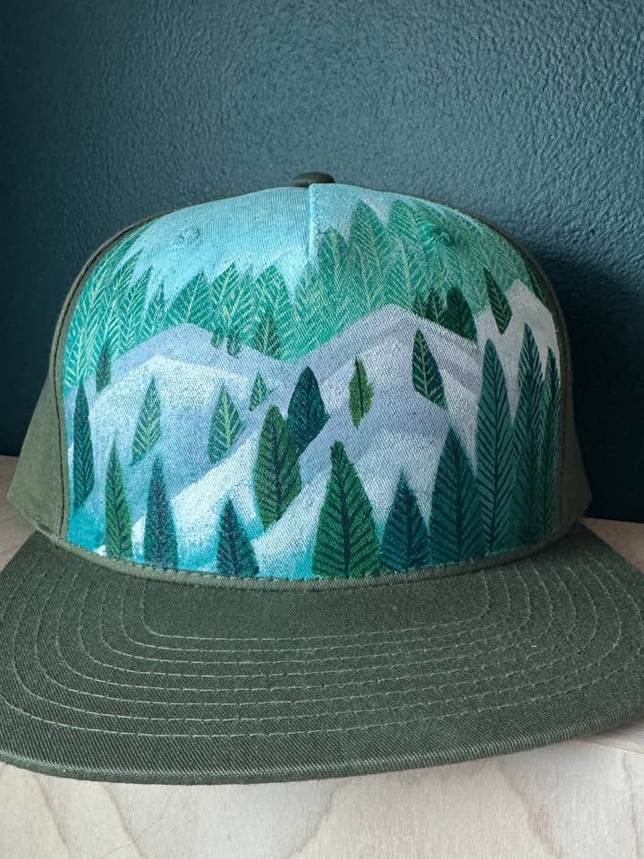 "Besneeuwde Boomgrens op Olijfgroen" Handgeschilderde Hoed voor wholesale door Mary Bea Art