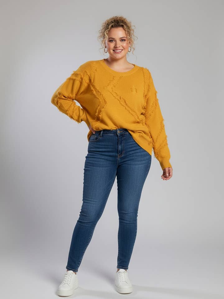 Pull jaune grande taille effet déchiré (JX091) pour la vente par Pomme Rouge Paris
