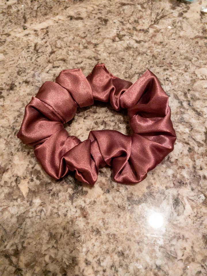 Chouchous en soie mauve pour la vente par Art By Vivian Rodarte