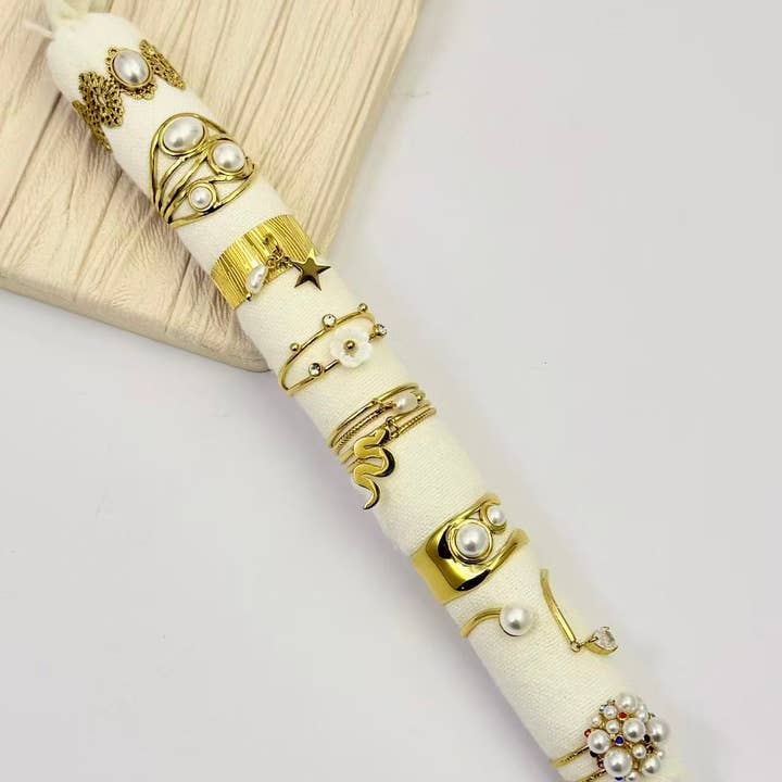 COSMOS – wholesale Jewellery set – Set of 8 adjustable golden rings with pearls and symbols0