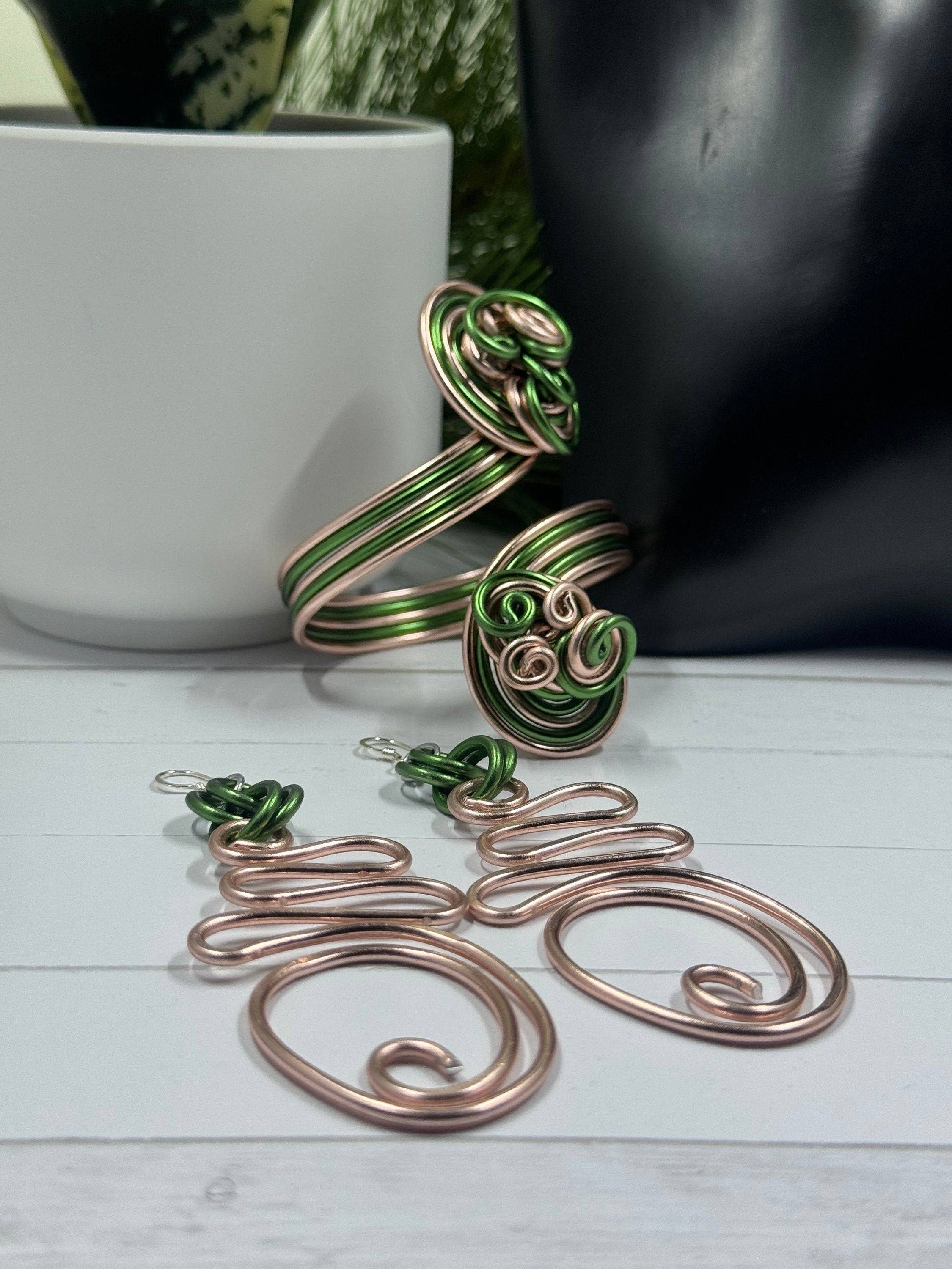 Jewelry With Me - Vente Boucles d'oreilles pendantes - Boucles d’oreilles abstraites rose et vert AKA avec fil d’oreille en argent sterling4