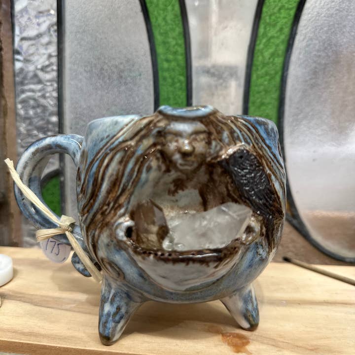 Carys Martin Ceramics - Wholesale Decorative Tabletop Object - Cauldron Crystal Cup – Raven Goddess with Quartz Point5