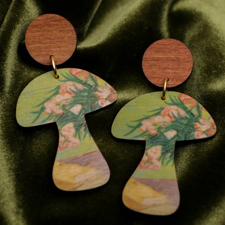 Orecchini Fine Art a forma di fungo per la vendita all'ingrosso da parte di Mushroom Menagerie