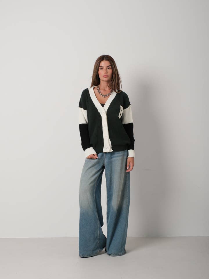 Black Fashion USA – wholesale Kofta - Dam – Grön koftjacka från Green College med emblem