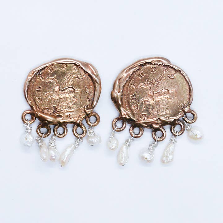 Pendientes llamativos de pegaso y perlas para venta al por mayor de Taken Twice