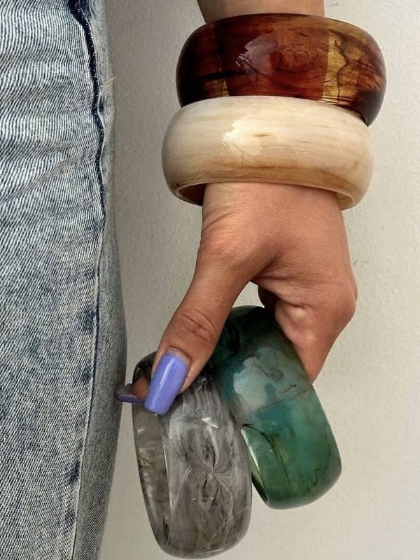 Ronde brede gelaagde armbanden van acryl DP25B582 voor wholesale door Dipped Shop