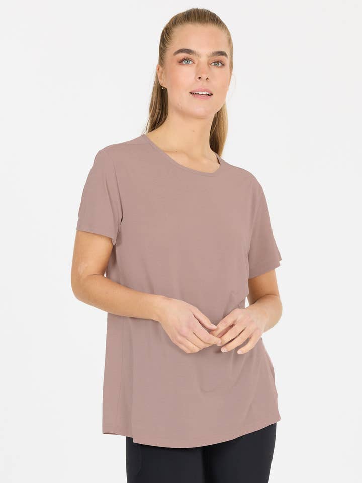 Athlecia Lizzy Stilfuld Slub T-shirt med Korte Ærmer, Sphinxsand for engroshandel hos YUMAN