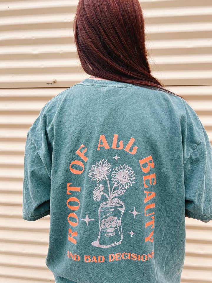 Rebel Rose – Großhandel T-Shirt mit Siebdruck – Damen – Schönheit + schlechte Entscheidungen — T-Shirt