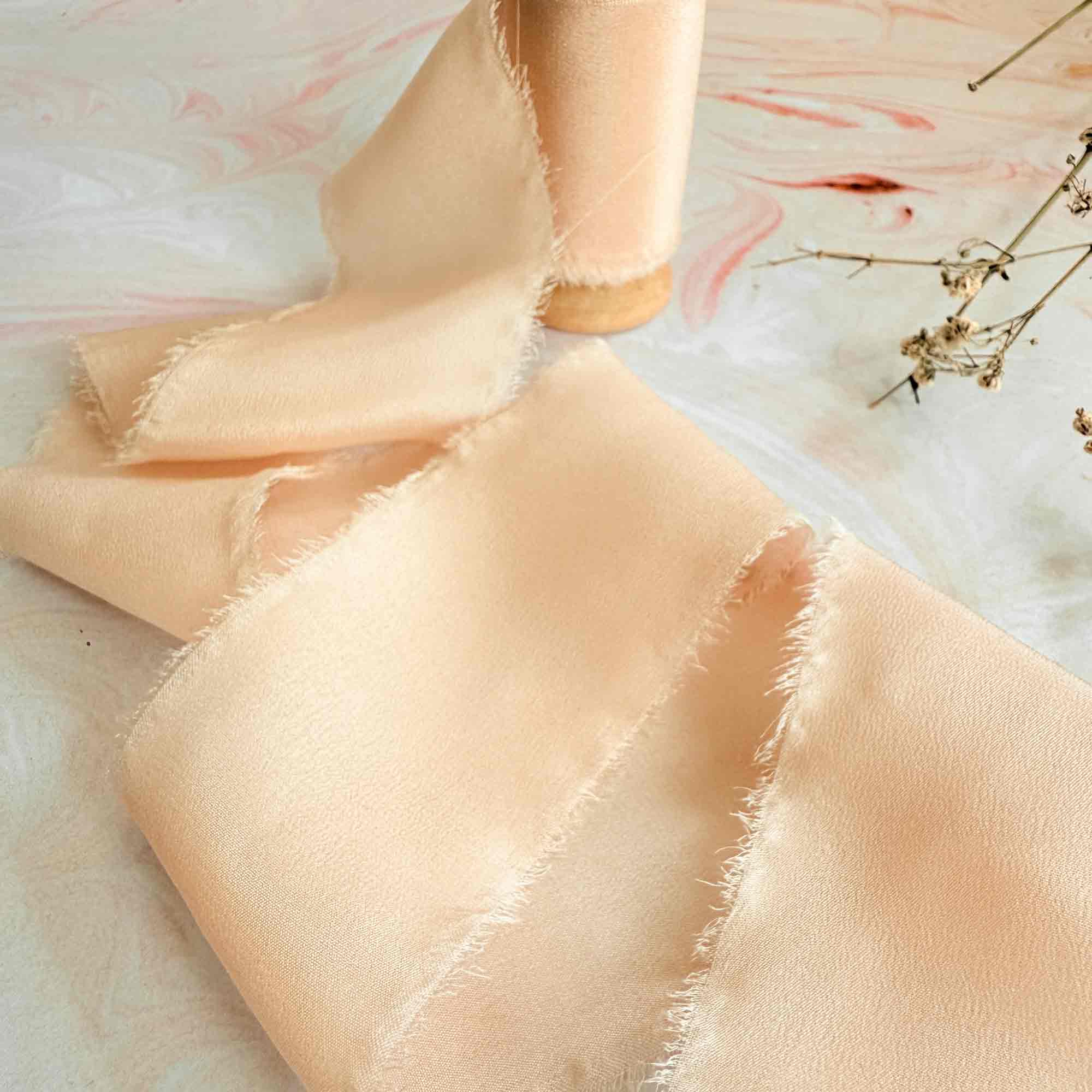 The Natural Paper Company - Vente Ruban – emballage cadeau - Ruban de soie en pêche | Rouleau de 5 mètres de ruban de soie5