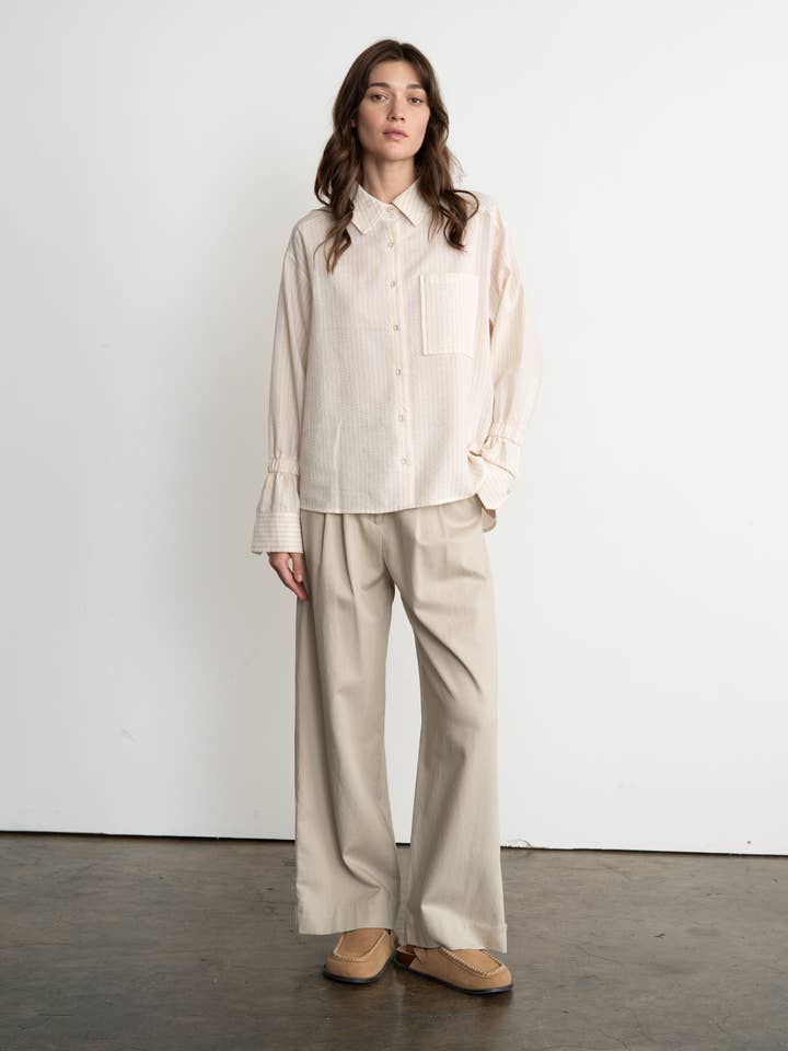 CHEMISE À RAYURES AVEC DÉTAIL DE BANDE ÉLASTIQUE pour la vente par ELLE GREY