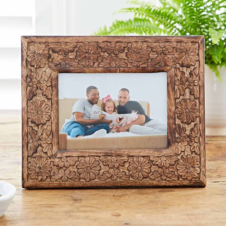 The Paper High Gift Company Limited - Wholesale Picture Frame - Daisy Carved Mango Wood Photo Frame - Handmade1