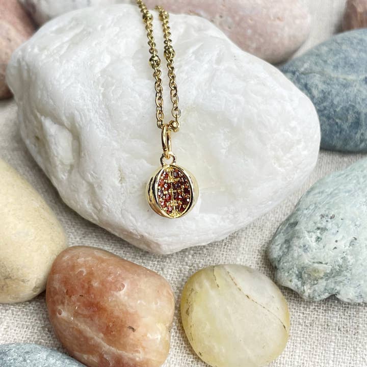 Granada Celestial/// Collar con dije de granada dorada para venta al por mayor de Ewelina Pas Jewelry