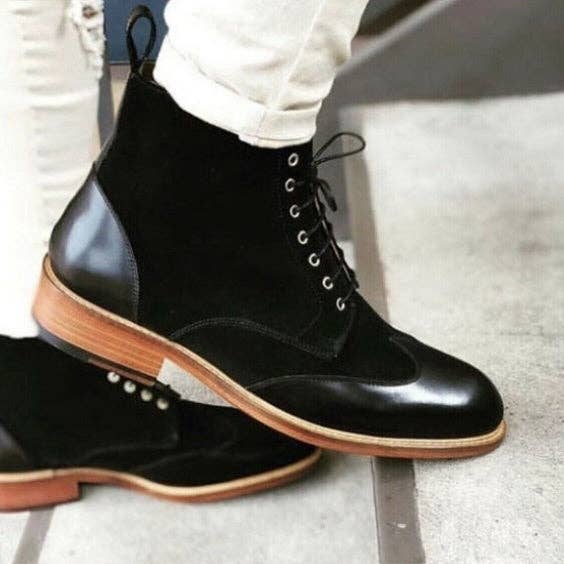 Bottes décontractées pour hommes en cuir noir et daim à hauteur de cheville. pour la vente par The Royale Leather