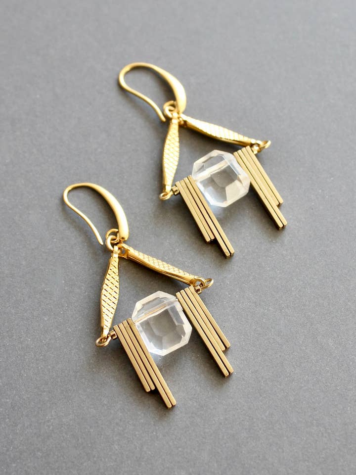 Boucles d'oreilles géométriques en acrylique et laiton ISLE20 pour la vente par David Aubrey Jewelry