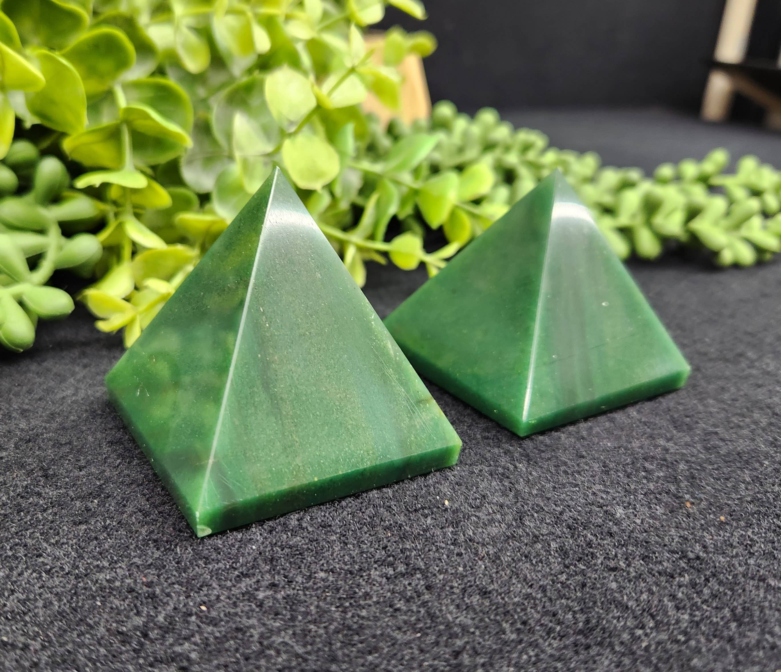 Meraki Gemstones - Wholesale Spiritual Stone/Crystal - Jade Green Polished Semi-Precious Gemstone Pyramid -5cm1