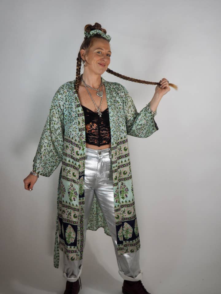 Vagabond Ibiza - Wholesale Kimono - Women's - The Kardash Kimono Mid-Length – Upcycled Vintage Sari Kimono11