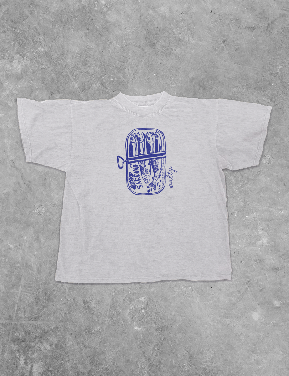 The Clandestine Underground – T-shirt estampada - Unissexo por atacado – Sardinhas Salgadas, T-shirt de Algodão Fresco com Estampa de Peixe2