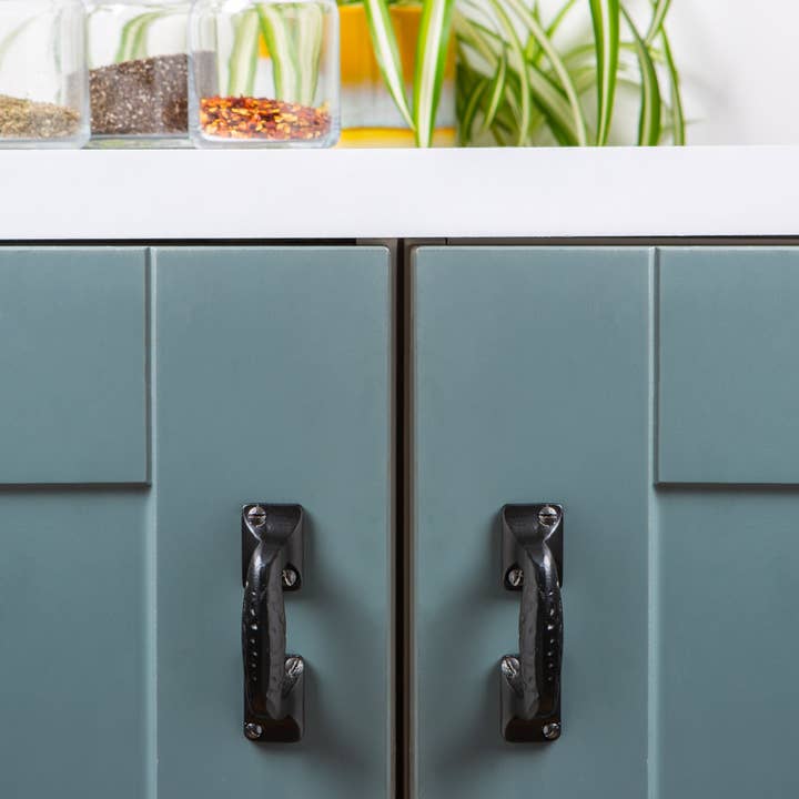 Rinkit Ltd – wholesale Knob/pull – 100mm Black Forged Barn Door Handle - By Hammer & Tongs1