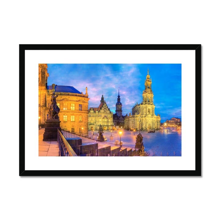 Panoramisk billede af Dresden i skumringen Indrammet & Monteret Print for engroshandel hos Sorbey