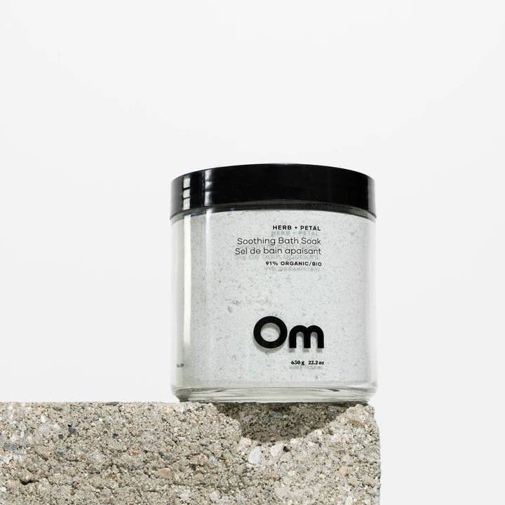 Bain de bain apaisant Herb + Petal pour la vente par Om Organics Skincare