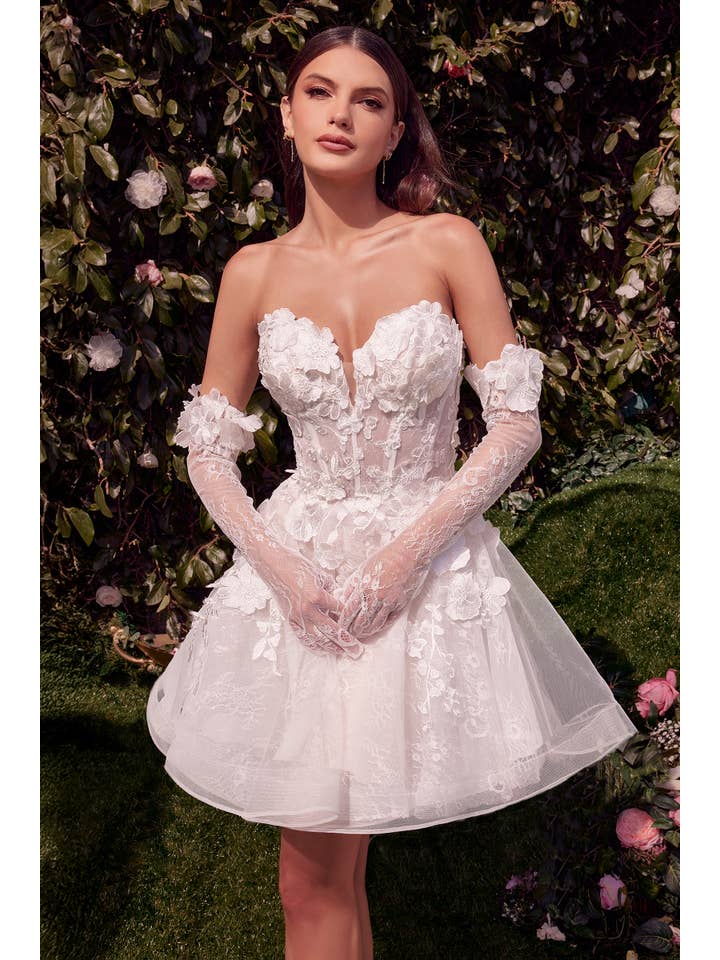 Off White Kort brudekjole med blomstret applikation for engroshandel på Faire2