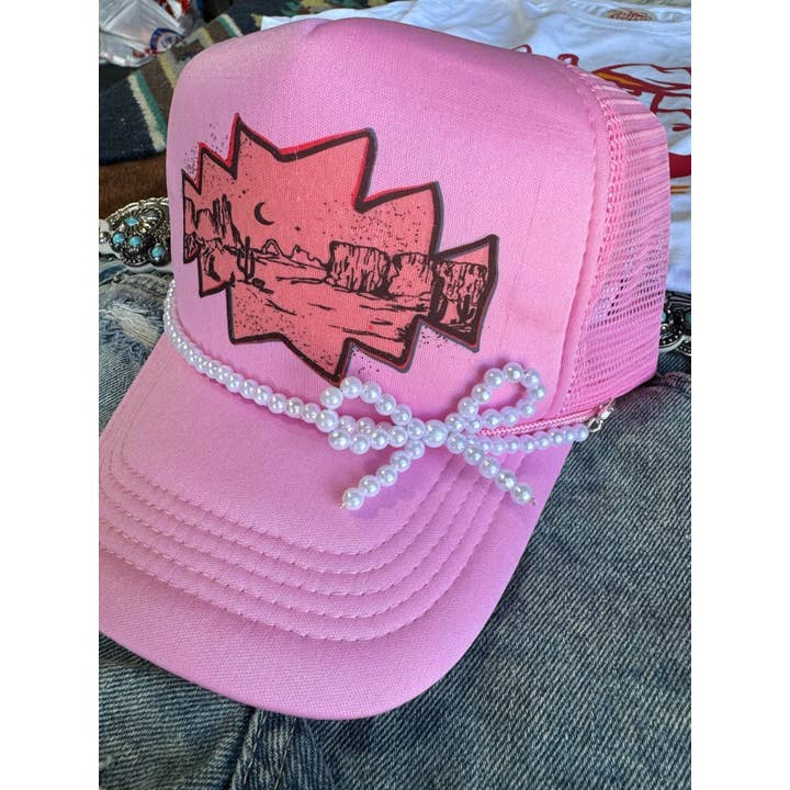 Wild Junkie - Wholesale Hat Accessory - Women's - White Pearl Bow Trucker Hat Chain