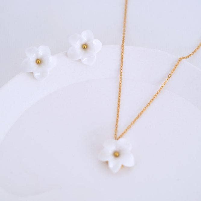 lilibo - Wholesale Stud/Post Earrings - Snow white Gardenia Jasminoides - handmade porcelain jewellery earring studs1