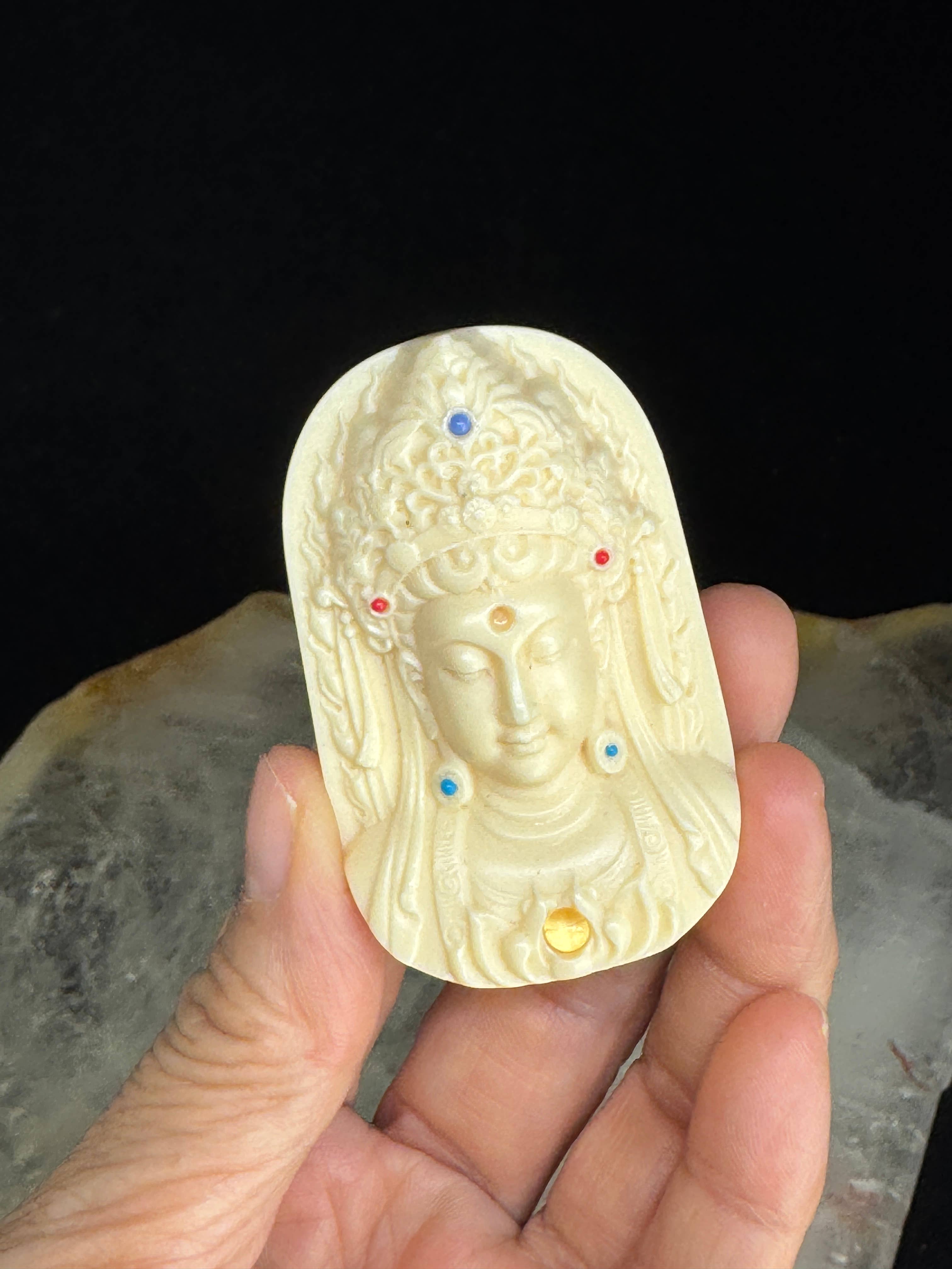 The 7 Directions - Vendita all'ingrosso Pietra/cristallo spirituale - Perla guru con ciondolo Buddha Guan Yin scolpita in noce di palma FY902