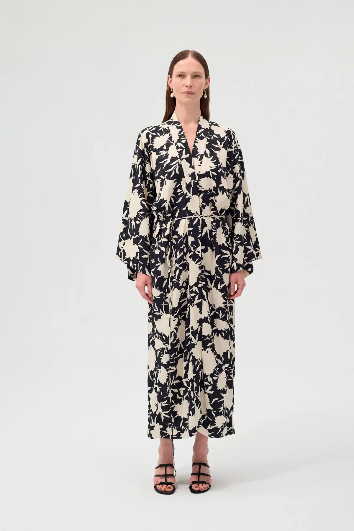 eikō ai - Wholesale Kimono - Women's - Margot Kimono Black and White4