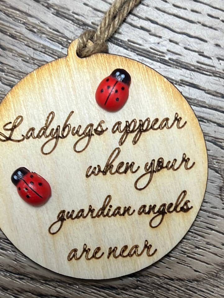 Qu'est-ce qui semble apparaître lorsque votre ange gardien est proche ? pour la vente par Freezy Favorites