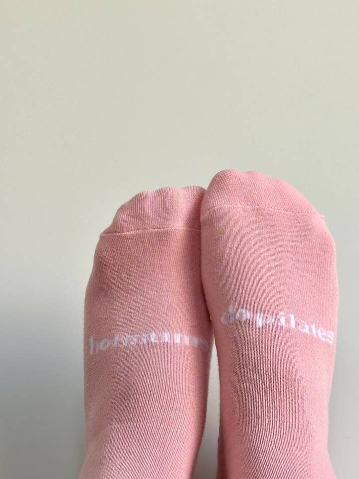GSOXS - Wholesale Socks – Women's - 'Hot Mums Do Pilates' Frill Crew Grip Socks