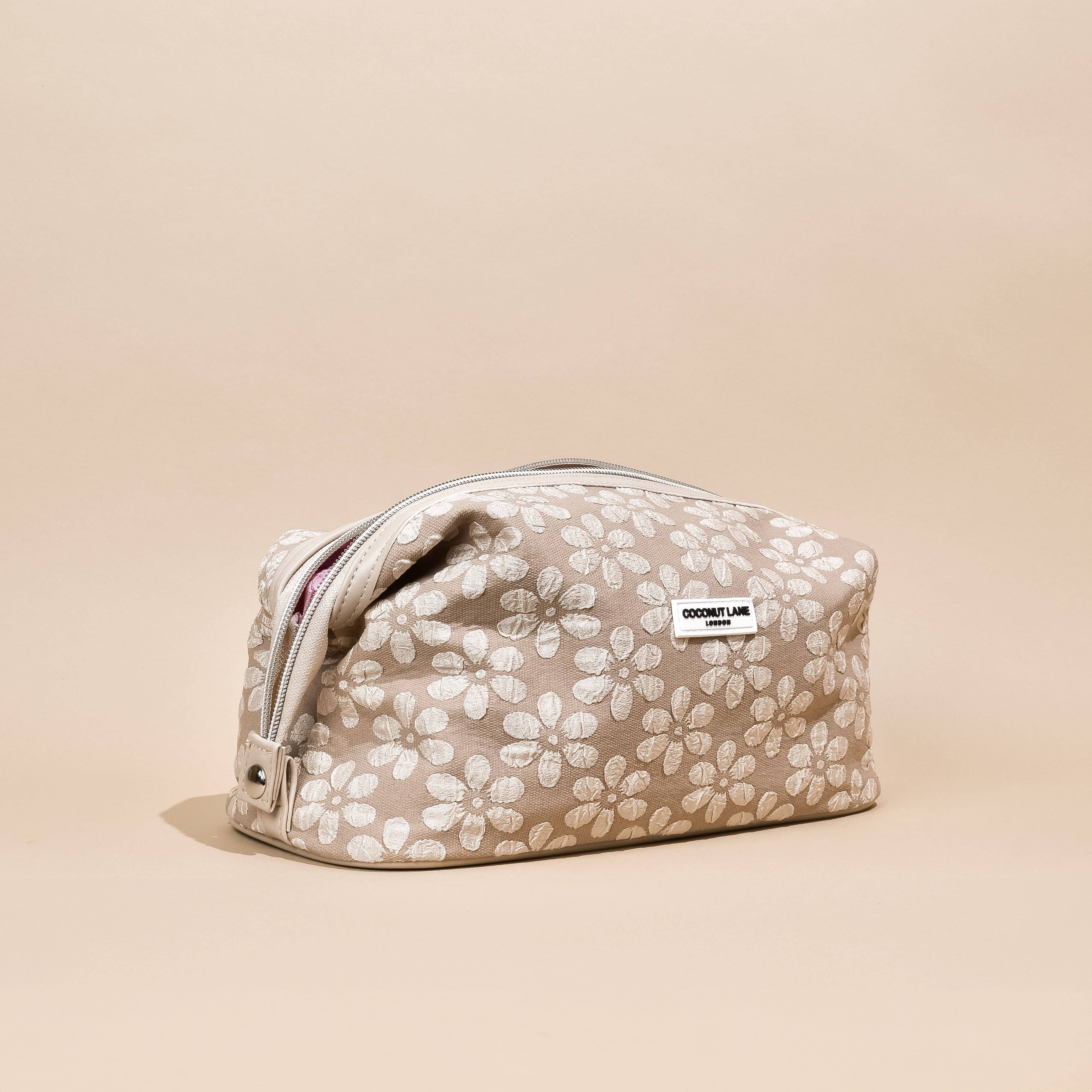 Coconut Lane – wholesale Pouch – Women’s – Magic Lifestyle Pouch - Mocha Flower2