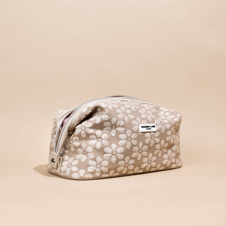 Coconut Lane – wholesale Pouch – Women’s – Magic Lifestyle Pouch - Mocha Flower2