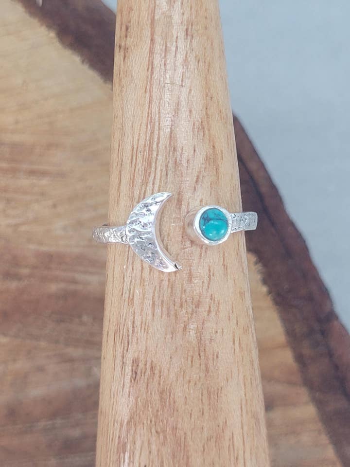 Hammered Silver Moon Ring - Elegant & Stackable for wholesale by Laboheme