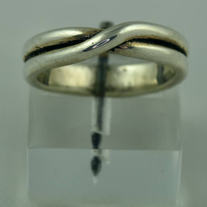 Möbius strip for wholesale by Three pines fine jewelry