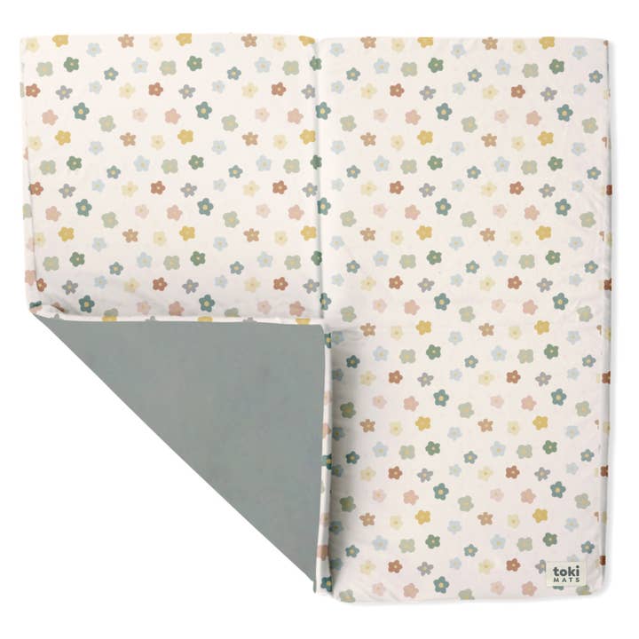 Tapis en coton biologique Playful Posies pour la vente par Toki Kids