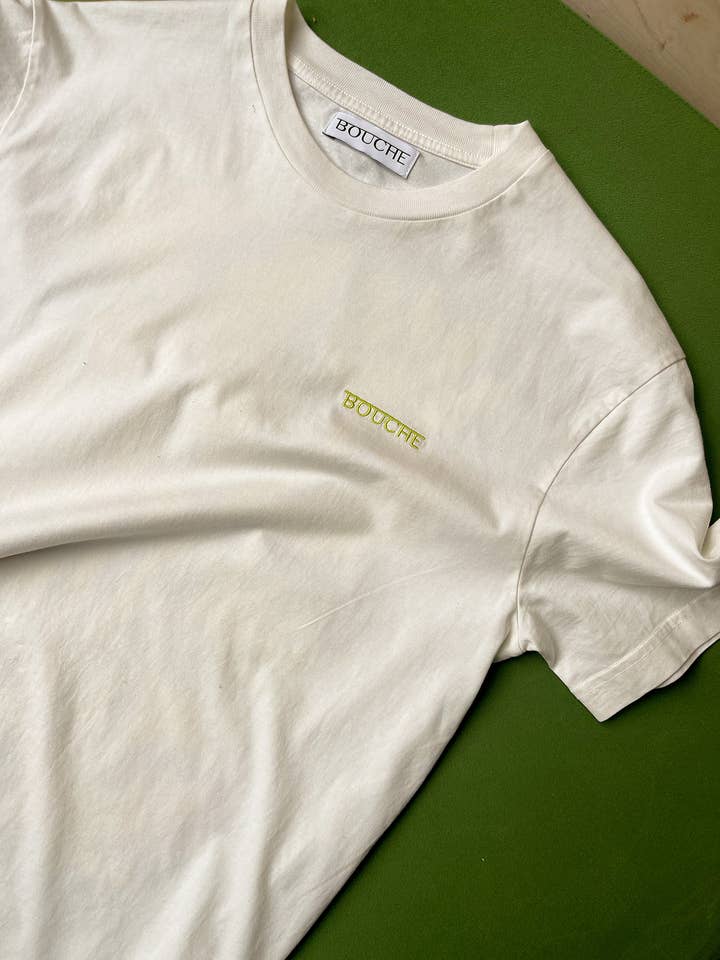 BOUCHE – Engroshandel T-shirt med print - Unisex – BOUCHE • T-SHIRT • ECRU LIME