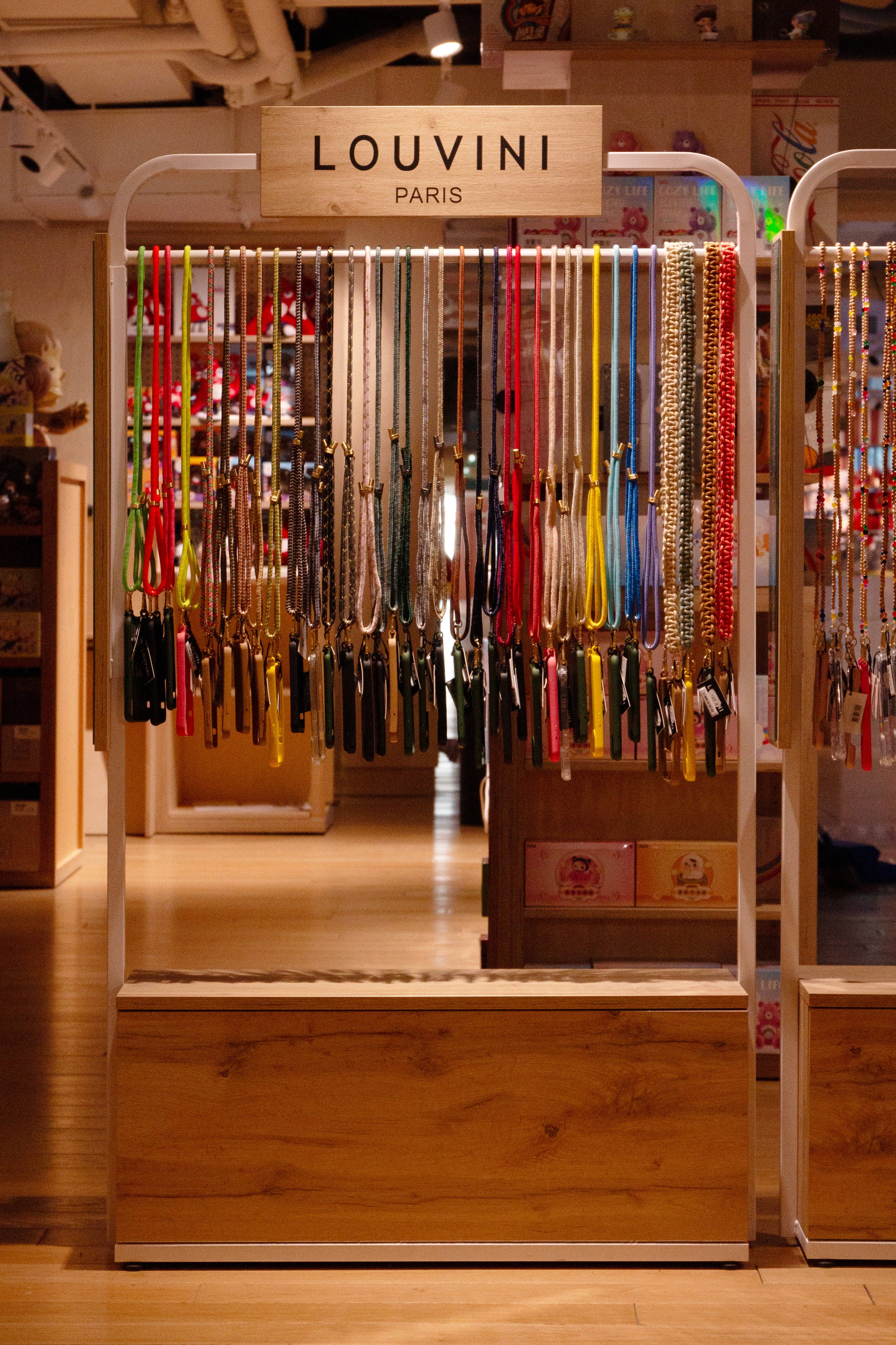 Louvini Paris - Wholesale Retailer Display Stand/Case - PRÉSENTOIR GRAND1