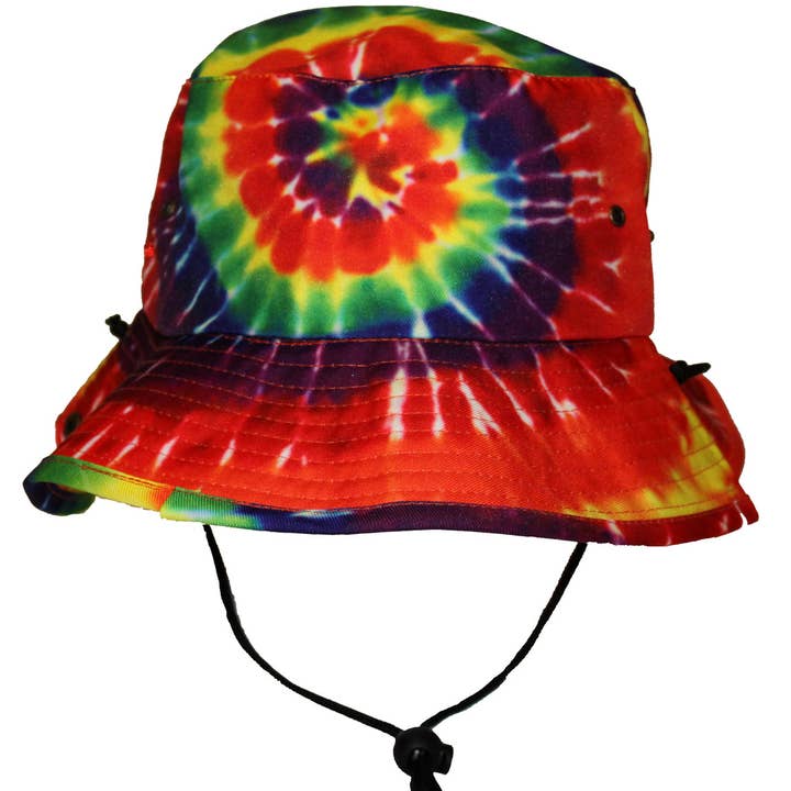 Bonnet tie-dye Rainbow Bucket Jungle avec mentonnière pour la vente par Tie Dyed Shop