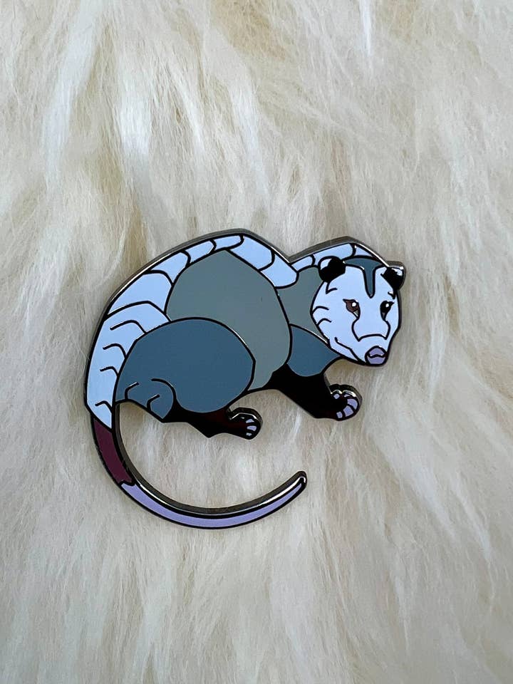 Alfiler esmaltado duro Opossum | Opossum Pin | Animal Pin | Art Dec para venta al por mayor de Roamin' Bison Workshop