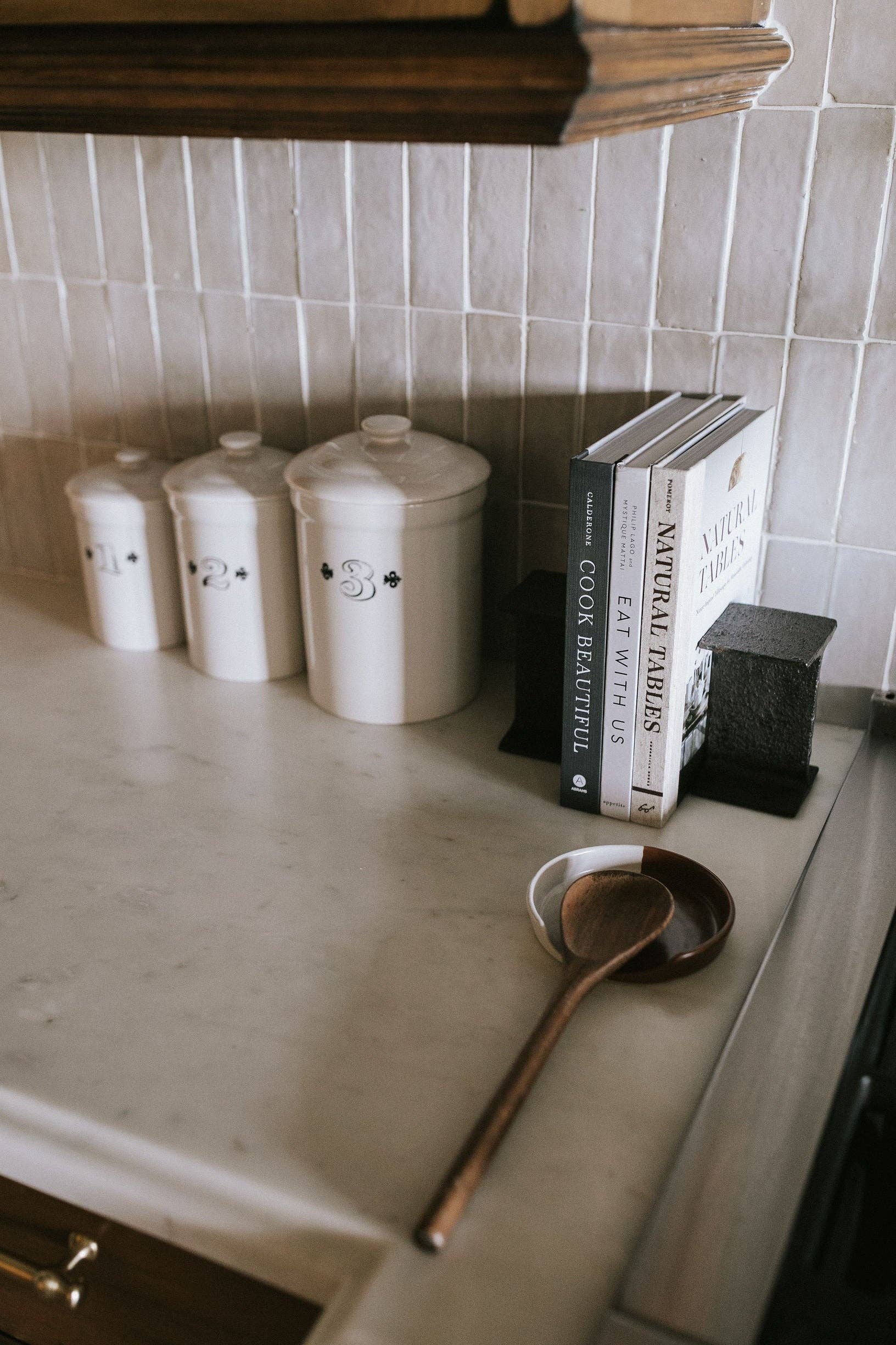 THELIFESTYLEDCO - Wholesale Spoon Rest - Waylon Spoon Rest - Brown/White - 4 inch4