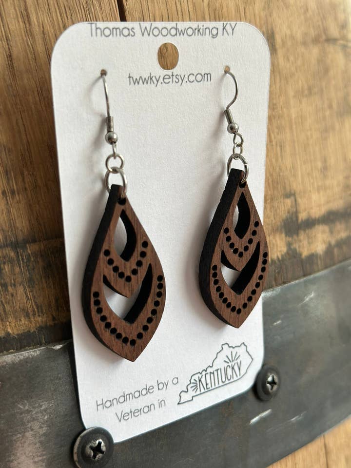 Genvundne Kentucky Walnut Tree Statement øreringe for engroshandel hos TWWKY