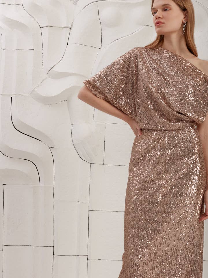 Margo nude avondjurk met pailletten en asymmetrisch ontwerp voor wholesale door UNDRESS