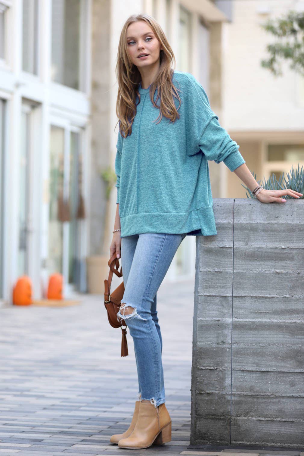 42POPS – Engroshandel Pullover - Dame – , Børstet Hacci Oversized Sweater med rygmærke8