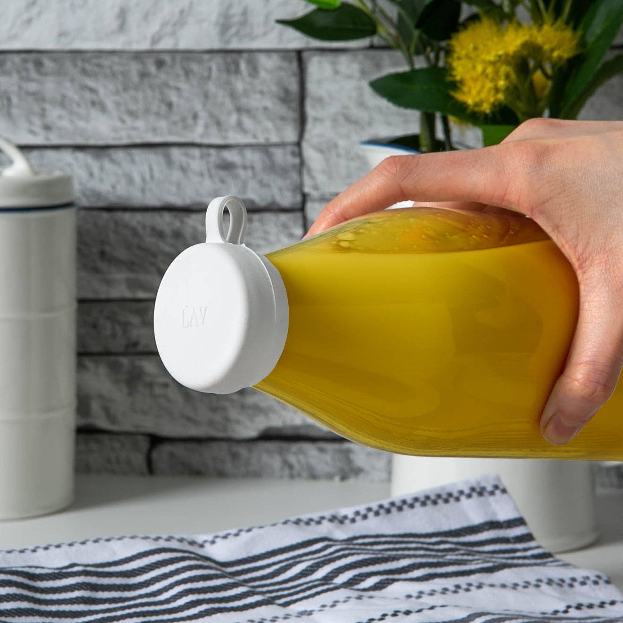 Rinkit Ltd – wholesale Milk/juice bottle – Argon Tableware Glass Milk Bottle with Silicone Lid - 1L2