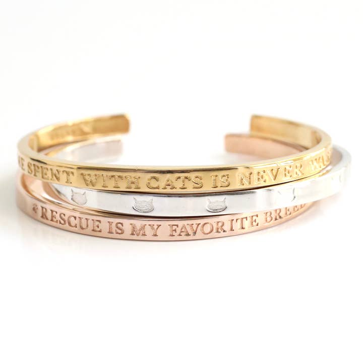 Les bracelets manchette en forme de chat pour la vente par Poppy and the Puppy